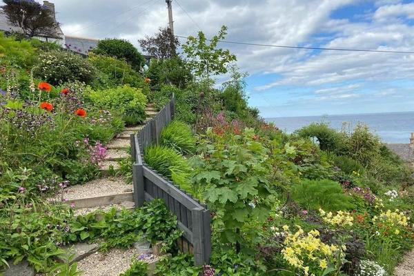 Excellent Reasons for Creating a Sloping Garden_3